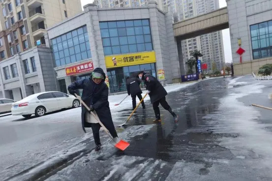 【清雪除冰 暖心服务⑤】市城发集团多措并举应对雨雪冰冻天气